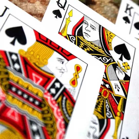 4 jogos de cartas para jogar sozinho e acabar com o tédio